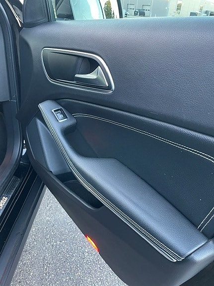 Mercedes-Benz GLA180 23 of 30