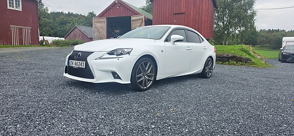 Lexus IS300h 13 of 30
