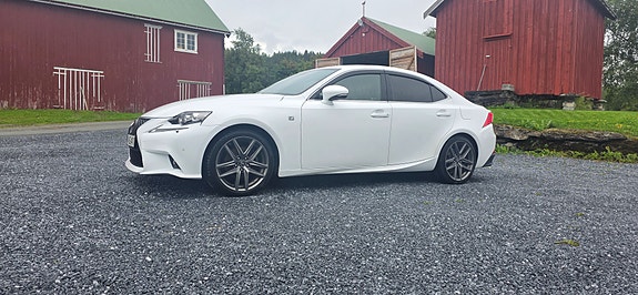 Lexus IS300h 12 of 30