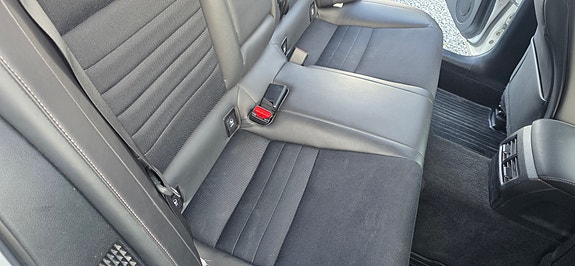Lexus IS300h 29 of 30