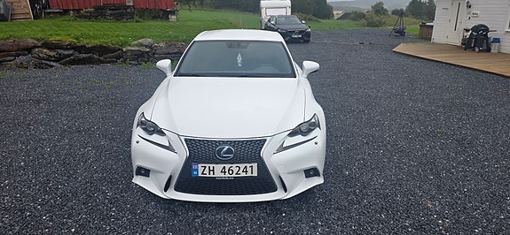 Lexus IS300h 3 of 30