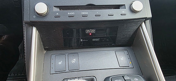 Lexus IS300h 17 of 30