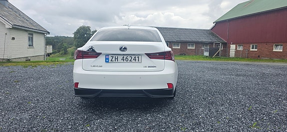 Lexus IS300h 8 of 30