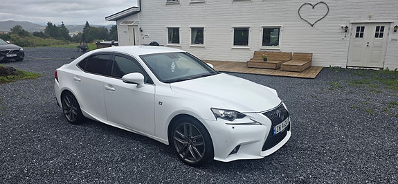 Lexus IS300h 4 of 30