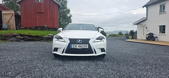 Lexus IS300h 11 of 30