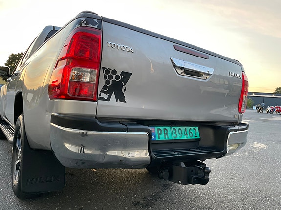 Toyota HiLux 23 of 30