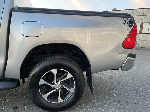 Toyota HiLux 26 of 30
