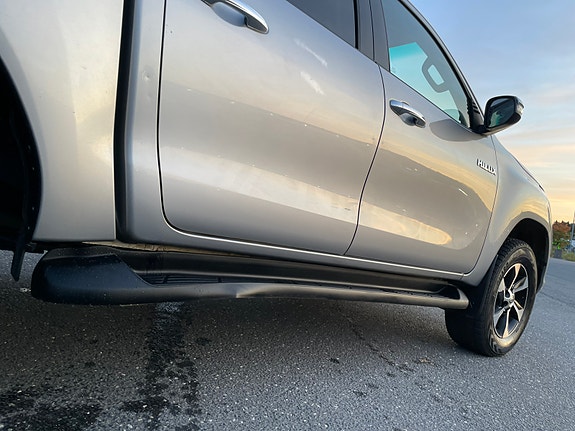 Toyota HiLux 14 of 30