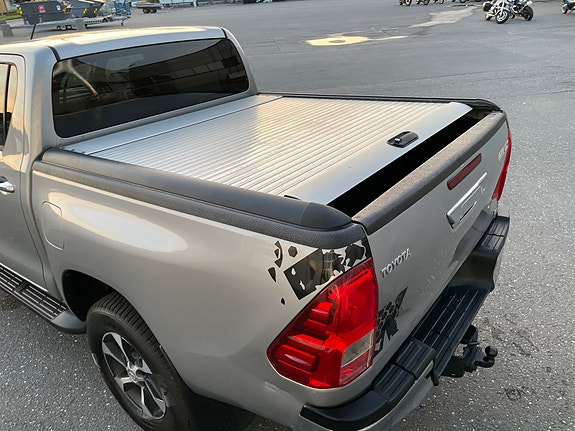 Toyota HiLux 24 of 30