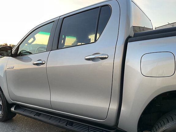 Toyota HiLux 29 of 30