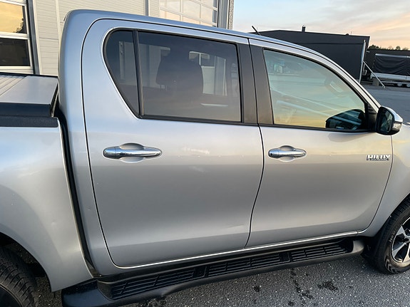 Toyota HiLux 13 of 30