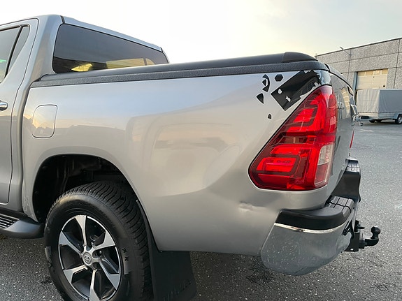 Toyota HiLux 25 of 30