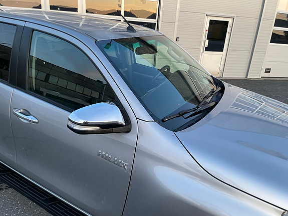 Toyota HiLux 10 of 30
