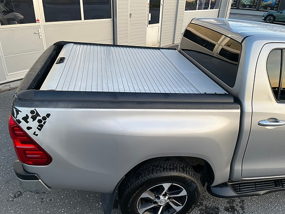 Toyota HiLux 16 of 30
