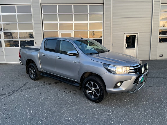 Toyota HiLux 3 of 30