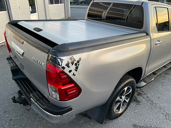 Toyota HiLux 19 of 30