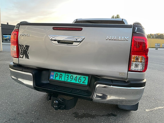 Toyota HiLux 22 of 30
