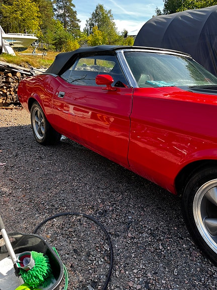 Ford Mustang 4 of 15