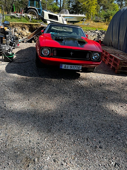 Ford Mustang 2 of 15