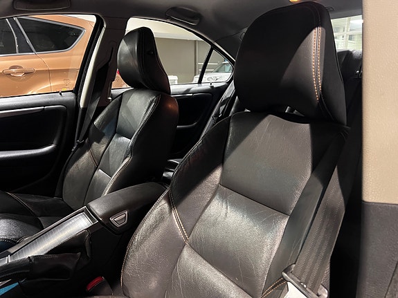 Volvo S60 15 of 30
