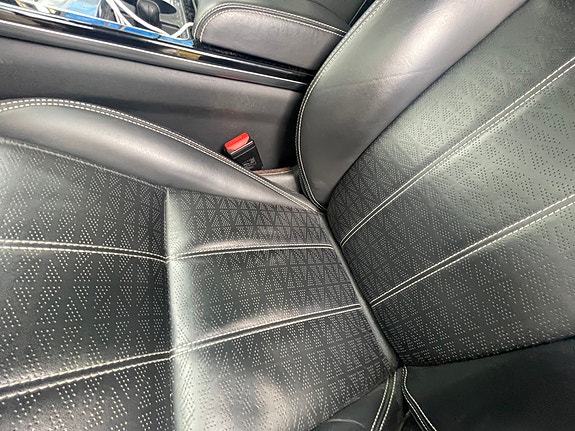 Land Rover Range Rover Velar 24 of 29