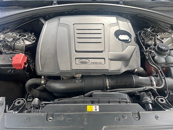 Land Rover Range Rover Velar 25 of 29