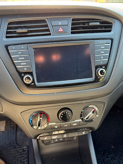 Hyundai i20 5 of 7