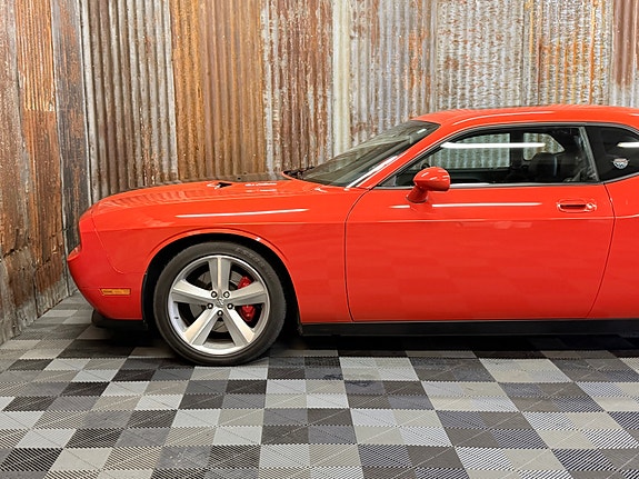 Dodge Challenger 11 of 30