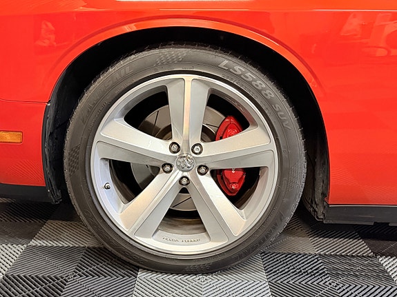 Dodge Challenger 12 of 30