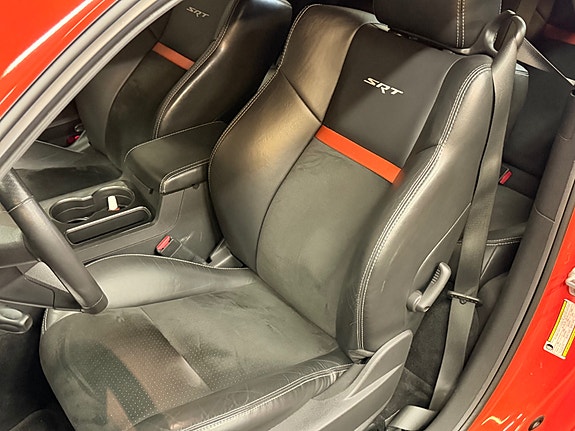Dodge Challenger 16 of 30