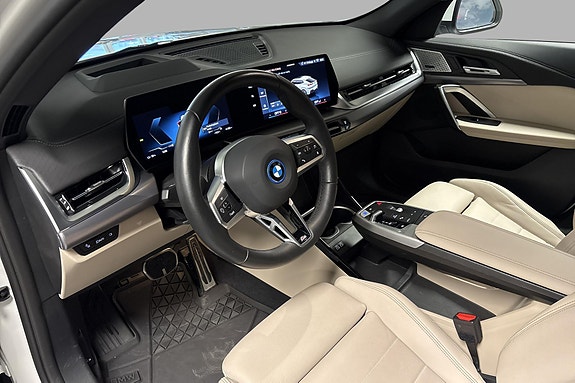 BMW iX2 6 of 13