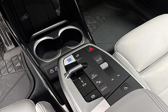BMW iX2 11 of 13