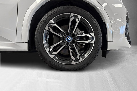 BMW iX2 5 of 13