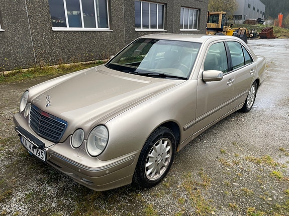 Mercedes-Benz E280 2 of 16