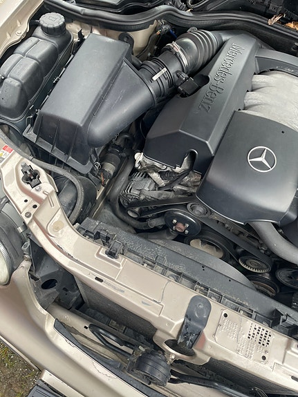 Mercedes-Benz E280 15 of 16
