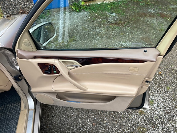 Mercedes-Benz E280 10 of 16