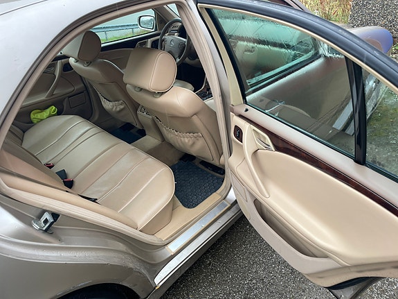 Mercedes-Benz E280 12 of 16