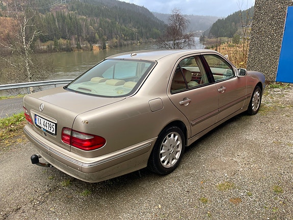Mercedes-Benz E280 6 of 16