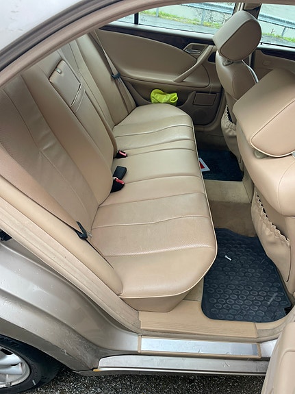 Mercedes-Benz E280 11 of 16