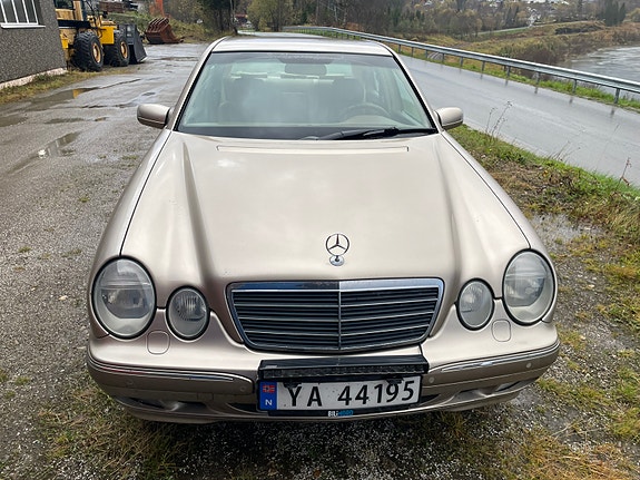 Mercedes-Benz E280 3 of 16