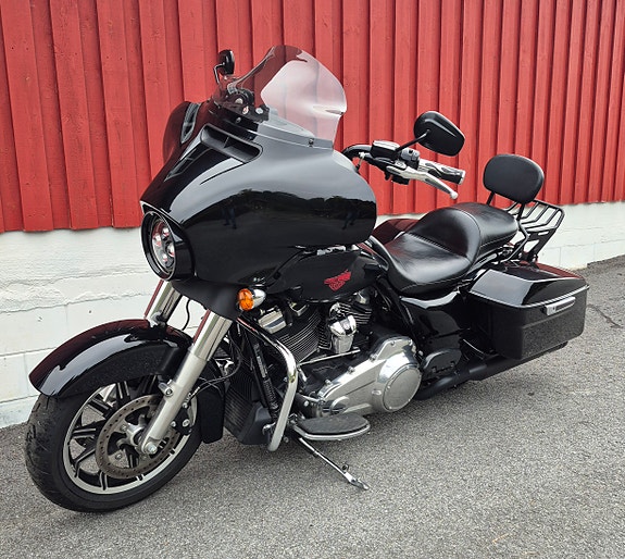 Harley-Davidson FLHT Electra Glide Standard 3 of 8