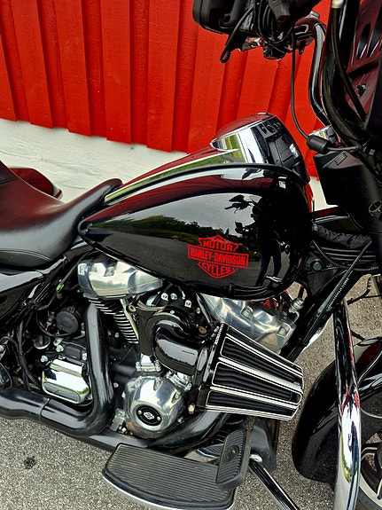 Harley-Davidson FLHT Electra Glide Standard 4 of 8