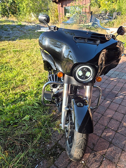 Harley-Davidson FLHT Electra Glide Standard 5 of 8