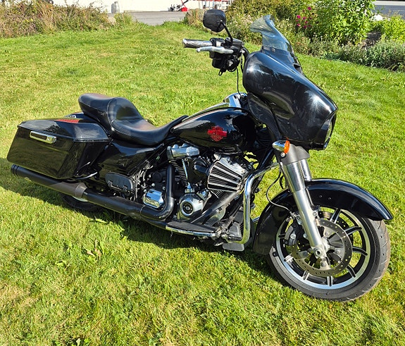 Harley-Davidson FLHT Electra Glide Standard 2 of 8