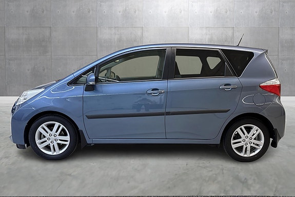 Toyota Verso-S 2 of 22