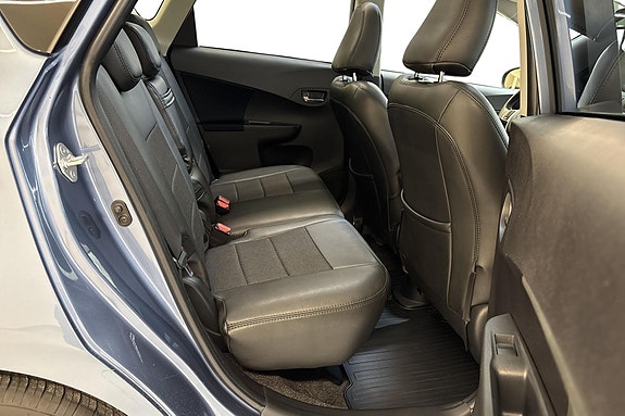 Toyota Verso-S 17 of 22