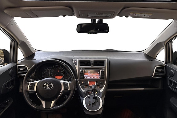 Toyota Verso-S 9 of 22