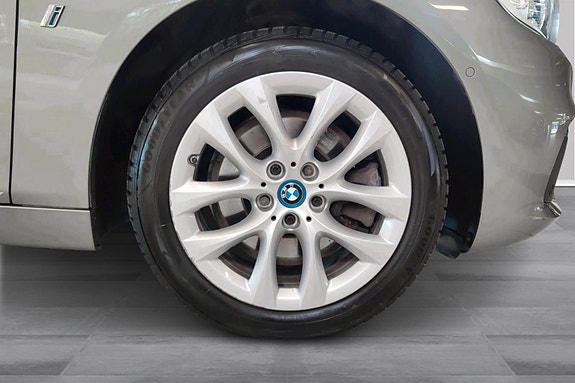 BMW 225xe 24 of 25