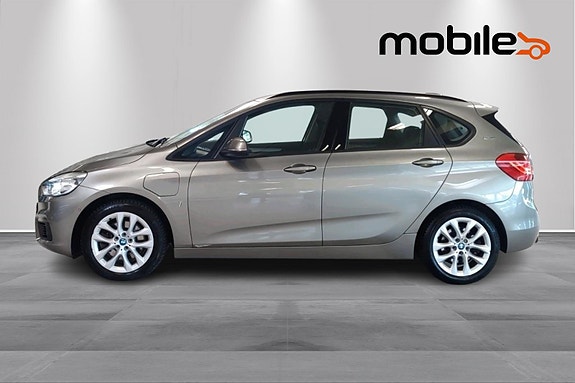 BMW 225xe 20 of 25