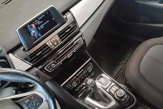 BMW 225xe 14 of 25